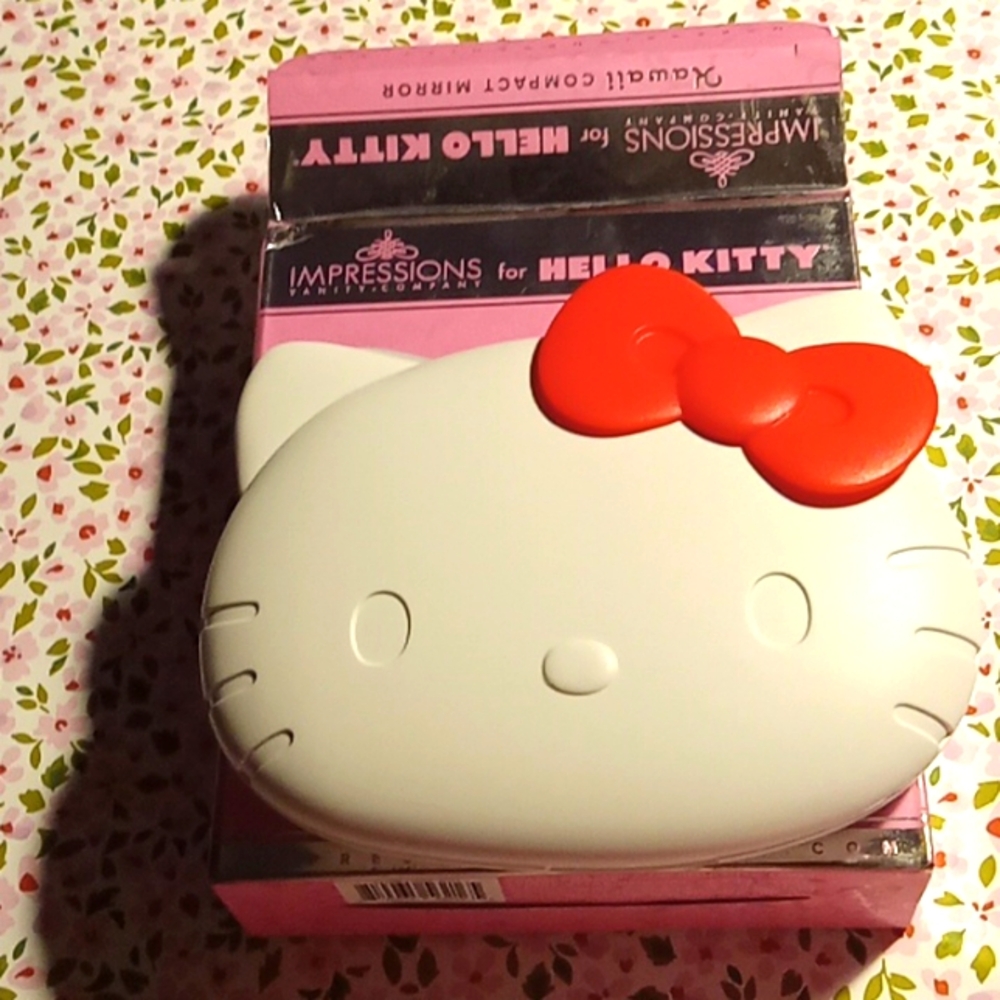 Hello Kitty Kawaii LED Compact Mirror.  New in box.